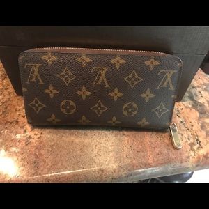 Louis Vuitton Zippy wallet